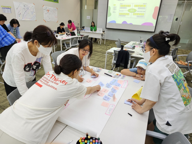 예술교육가 대상 연수 예술수업 브랜딩 연구소 현장. 교육진흥원 제공